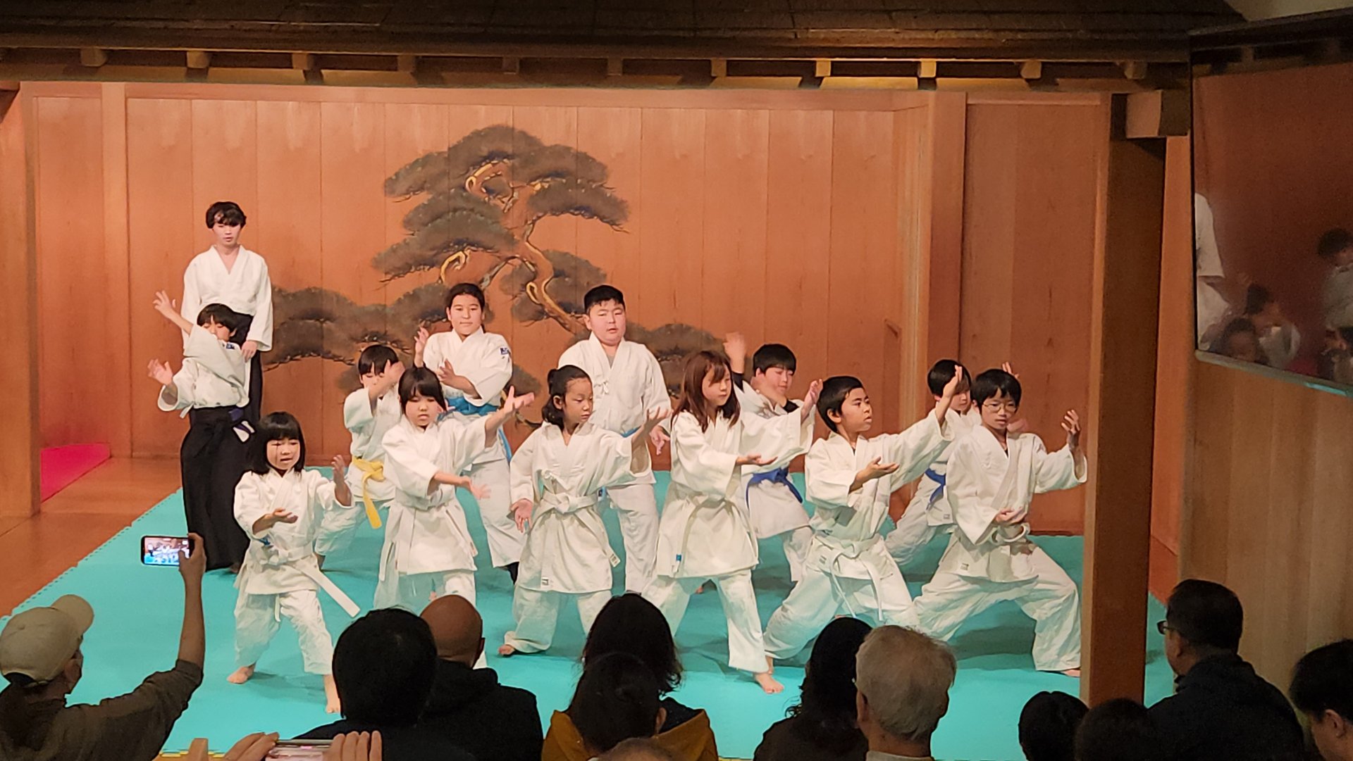 演武会に出るジュニアクラスの子どもたち